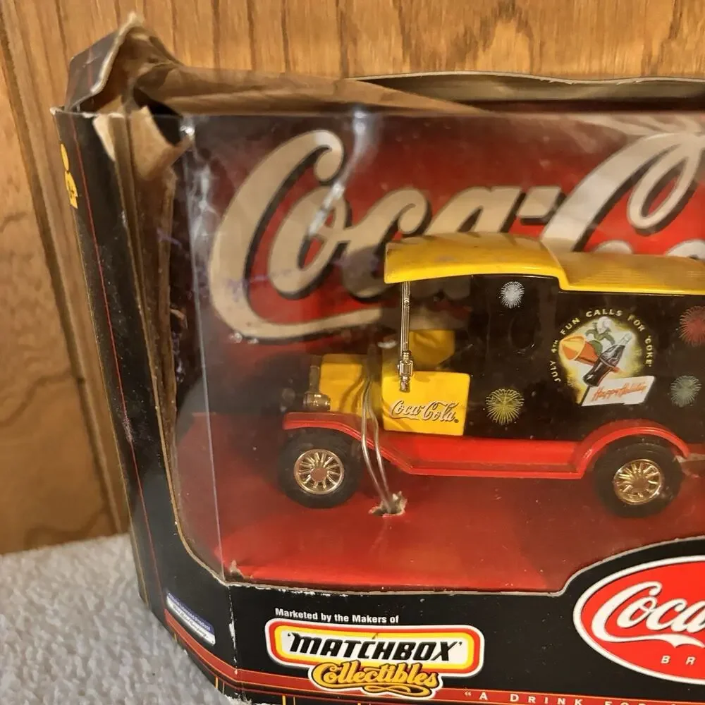 Matchbox Collectibles Coca Cola 1932 Ford Model AA Truck Happy Holidays Boxed